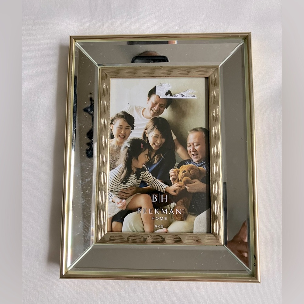 B|H BEEKMAN HOME Elegant Gold and Glass Picture Frame
